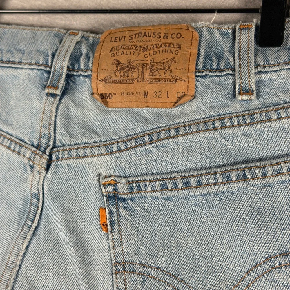 Vintage Levis 550 Relaxed Fit Denim Shorts Light Wash Orange Tab Mens 32 31x9
